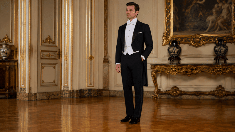 what to wear a man on whit tie event